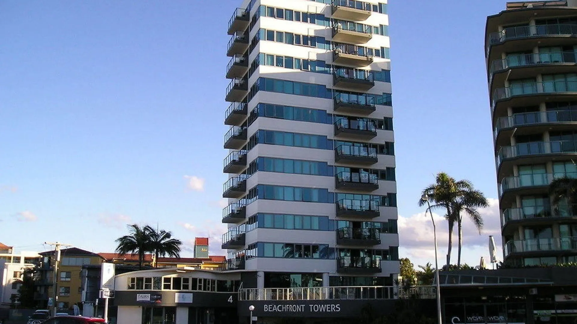 Beachfront Towers Sunshine Coast 0*,  Austrálie